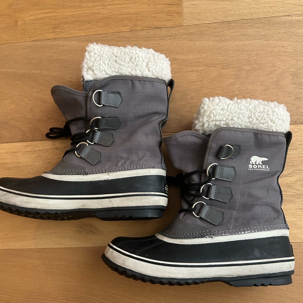 Sorel Carnival Women’s Waterproof Quarry/Gray and Black Winter Boots, 8